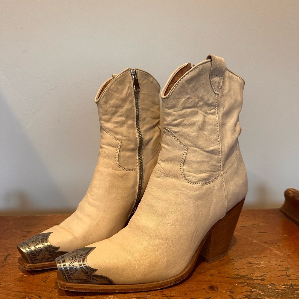 Free People Brayden Boot - size 9US/39EU